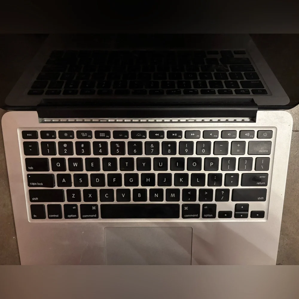 Apple MacBook Pro (13”) w/ charger & case